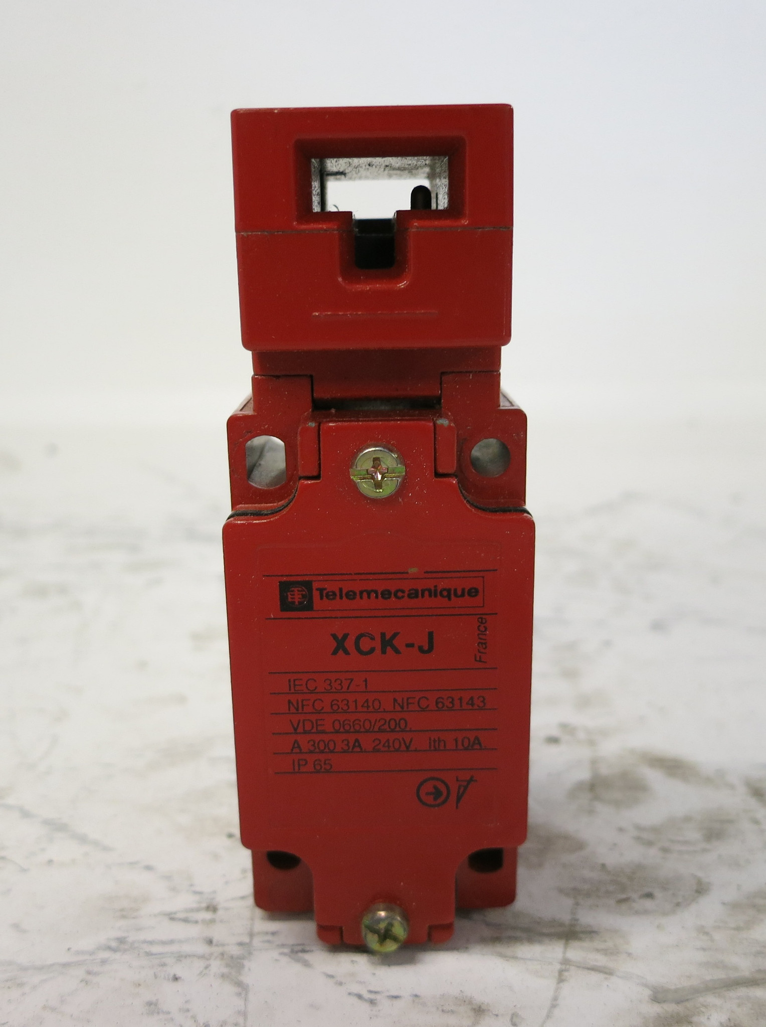 NEW Telemecanique XCKJ7910H7 Limit Switch XCK-J 240V 10A XCK-J7910  (DW4875-1)